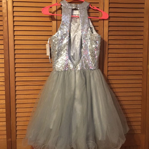 Gray dress - Picture 2 of 2